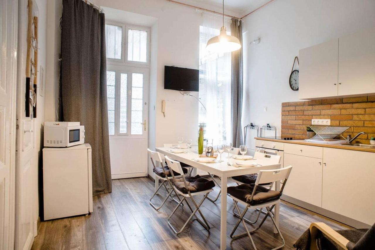 Comfy, Renewed 3 Bedroom Apt In Center Budapest Exterior photo