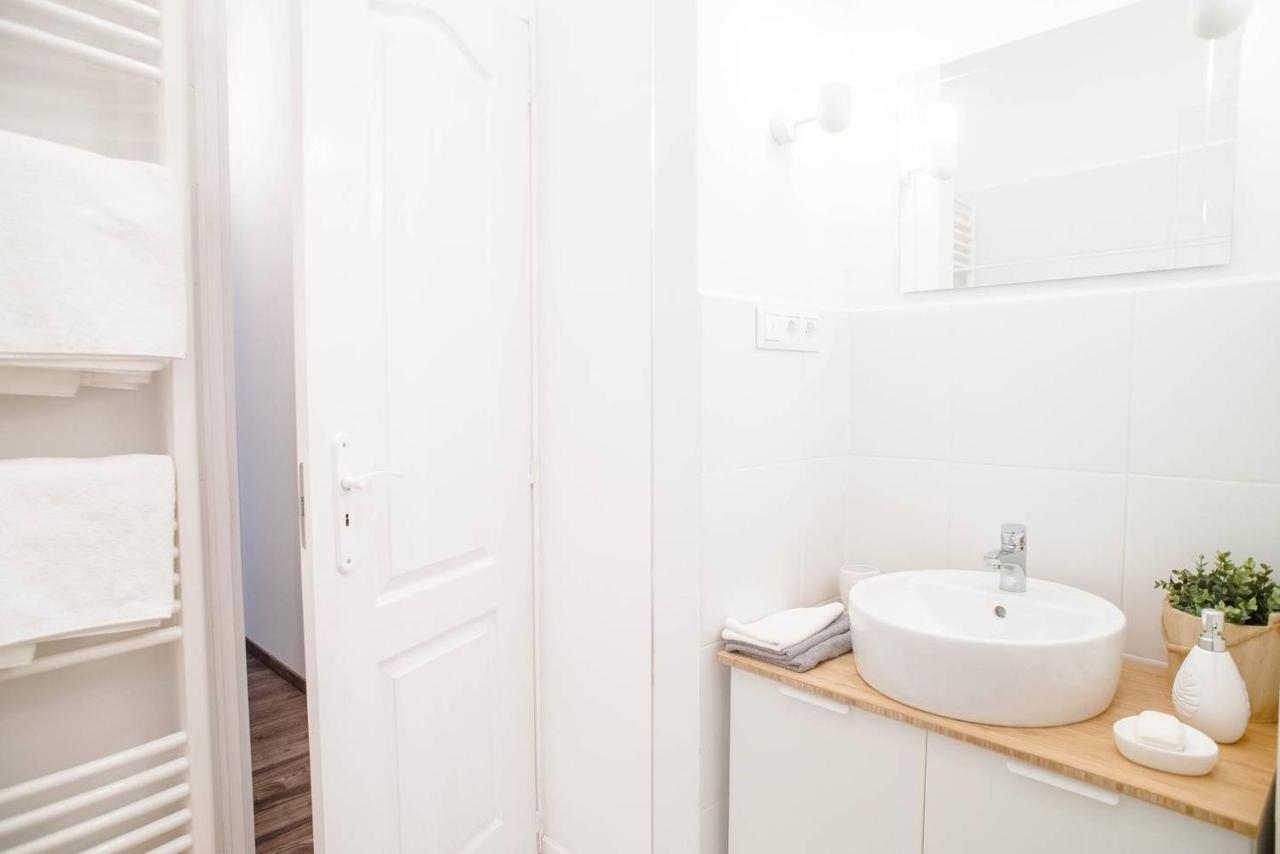 Comfy, Renewed 3 Bedroom Apt In Center Budapest Exterior photo
