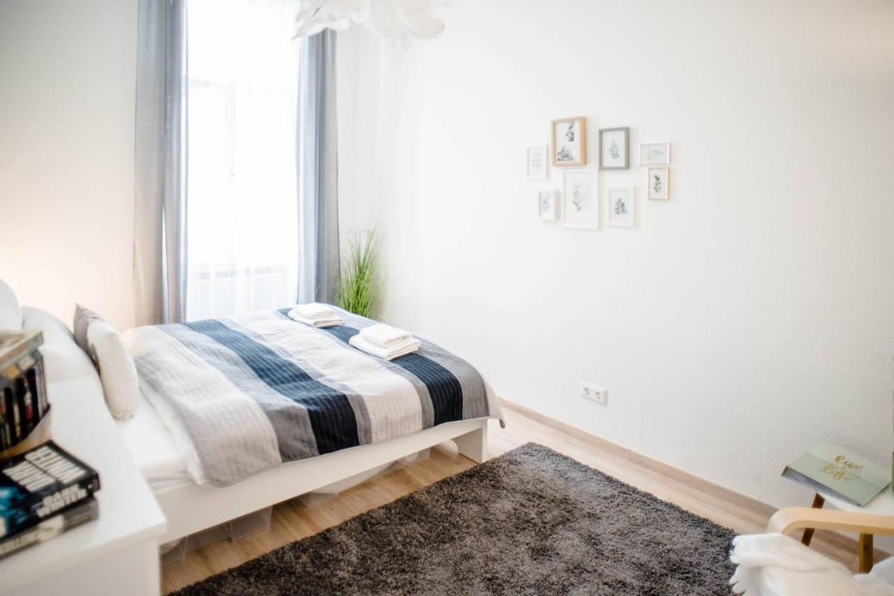 Comfy, Renewed 3 Bedroom Apt In Center Budapest Exterior photo